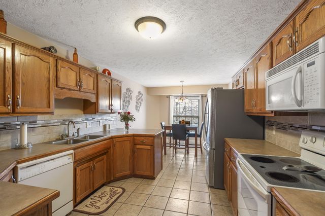 3947 South El Susan Avenue, Springfield, MO 65807