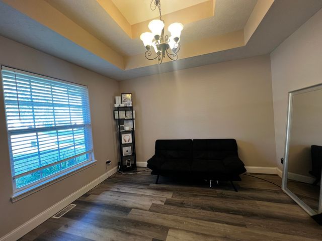 3947 South El Susan Avenue, Springfield, MO 65807