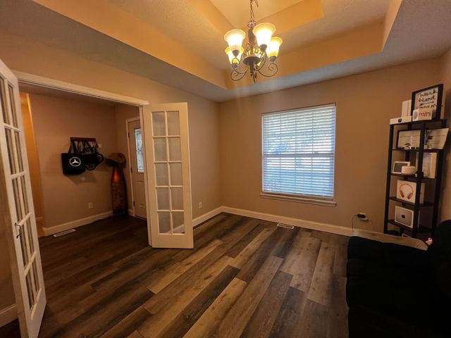 3947 South El Susan Avenue, Springfield, MO 65807