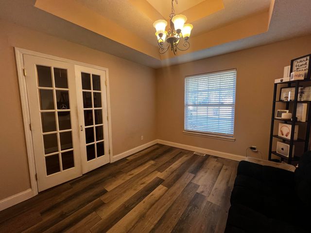 3947 South El Susan Avenue, Springfield, MO 65807