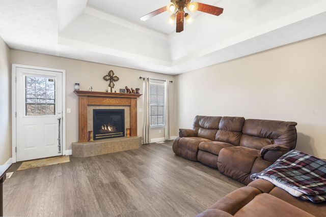 3947 South El Susan Avenue, Springfield, MO 65807