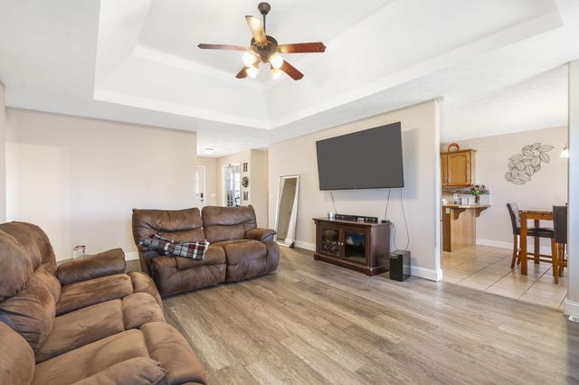 3947 South El Susan Avenue, Springfield, MO 65807