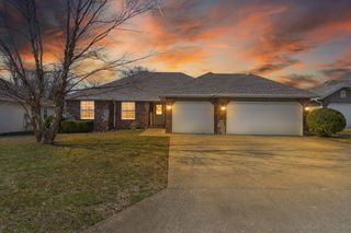 3947 South El Susan Avenue, Springfield, MO 65807