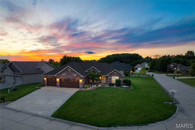 137 Stonebridge Bluff Drive, Maryville, IL 62062