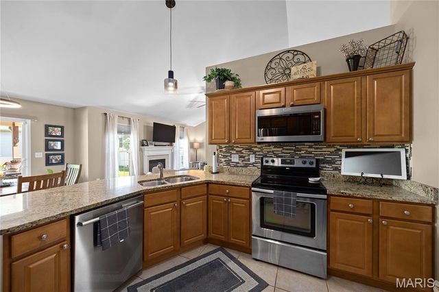 137 Stonebridge Bluff Drive, Maryville, IL 62062