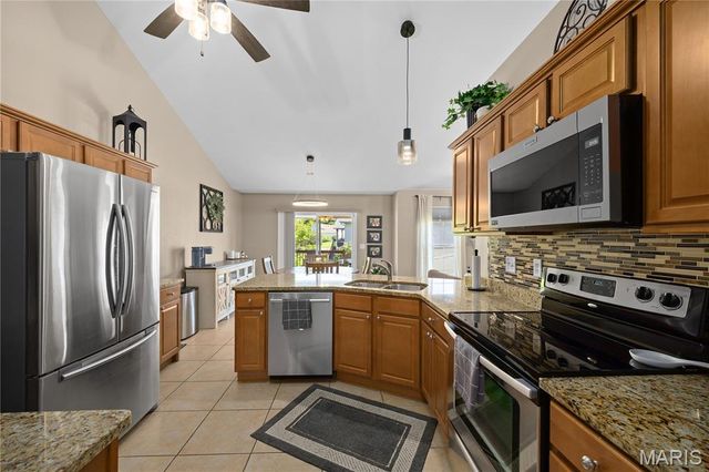 137 Stonebridge Bluff Drive, Maryville, IL 62062