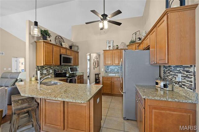 137 Stonebridge Bluff Drive, Maryville, IL 62062