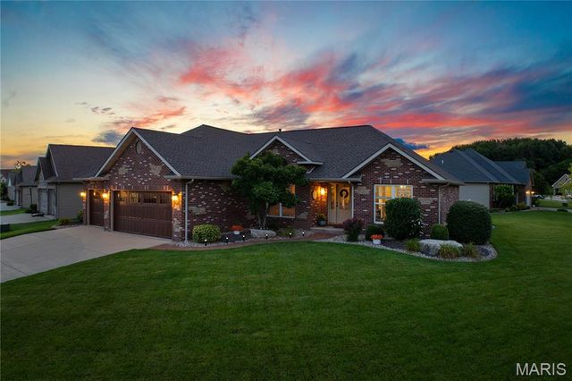 137 Stonebridge Bluff Drive, Maryville, IL 62062