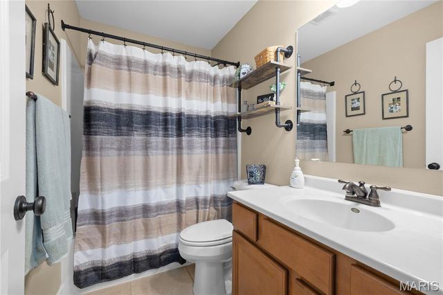 137 Stonebridge Bluff Drive, Maryville, IL 62062
