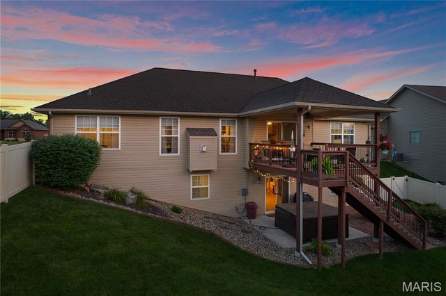 137 Stonebridge Bluff Drive, Maryville, IL 62062