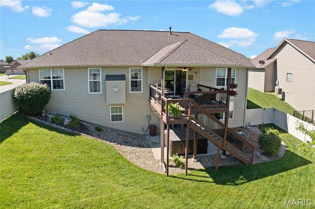 137 Stonebridge Bluff Drive, Maryville, IL 62062