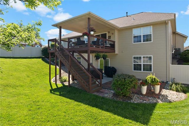 137 Stonebridge Bluff Drive, Maryville, IL 62062