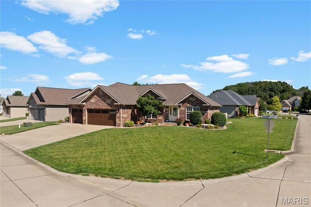 137 Stonebridge Bluff Drive, Maryville, IL 62062