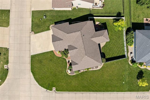 137 Stonebridge Bluff Drive, Maryville, IL 62062