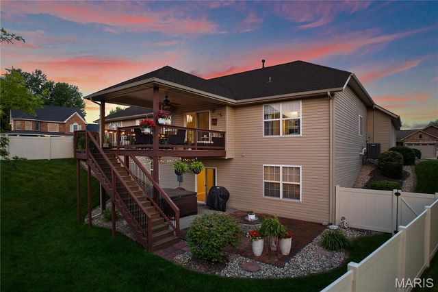 137 Stonebridge Bluff Drive, Maryville, IL 62062