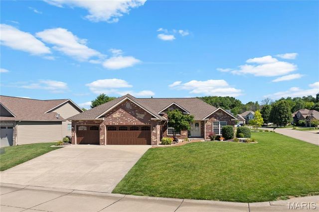 137 Stonebridge Bluff Drive, Maryville, IL 62062