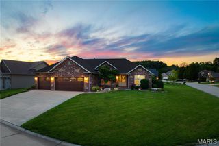 137 Stonebridge Bluff Drive, Maryville, IL 62062