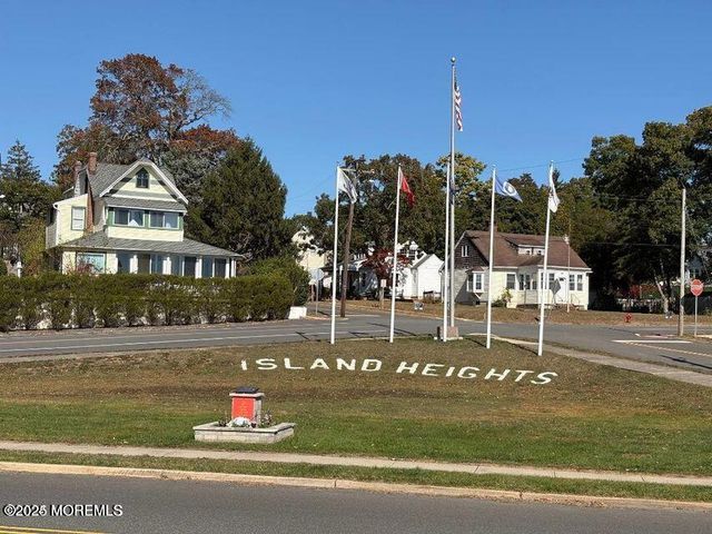 130 Camp Meeting Avenue, Island Heights, NJ 08732