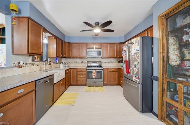 1669 Hawks Bill DR, Virginia Beach, VA 23464