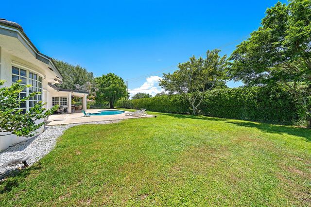 3 SE Loggerhead Lane, Tequesta, FL 33469