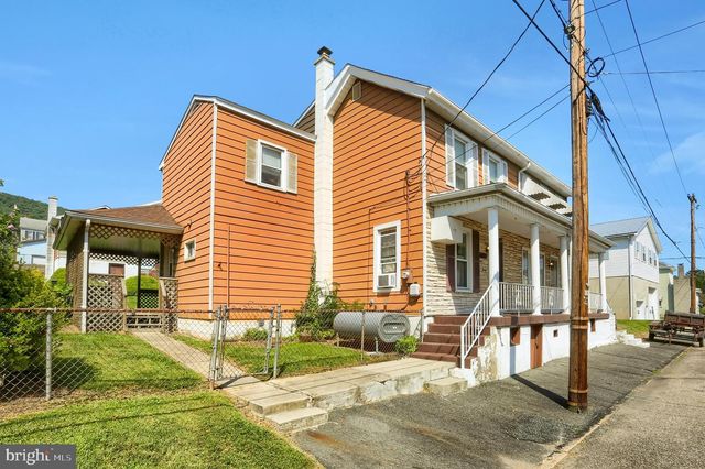 420 WALNUT ST, Lykens, PA 17048