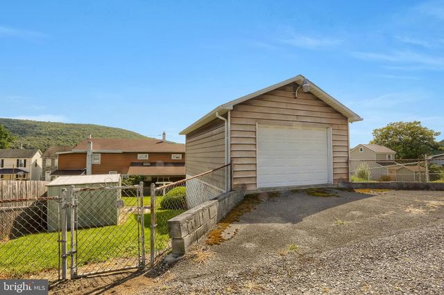 420 WALNUT ST, Lykens, PA 17048