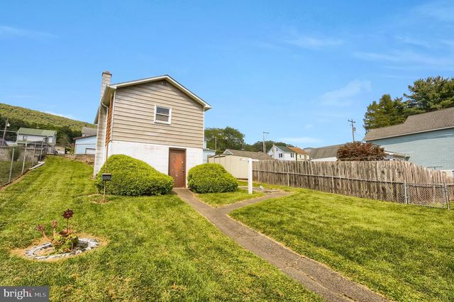 420 WALNUT ST, Lykens, PA 17048