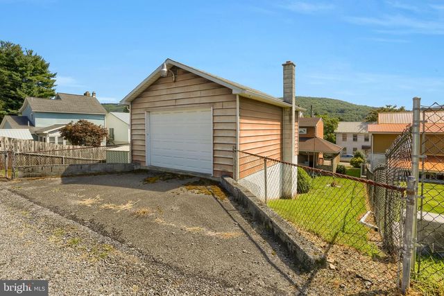 420 WALNUT ST, Lykens, PA 17048