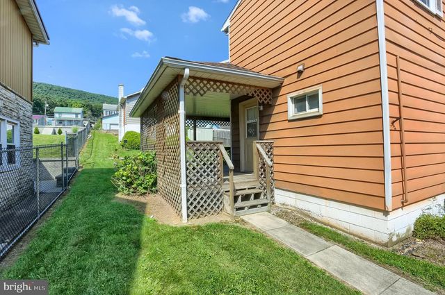 420 WALNUT ST, Lykens, PA 17048