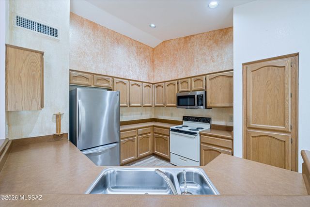 38062 S Canada Del Oro Drive, Tucson, AZ 85739
