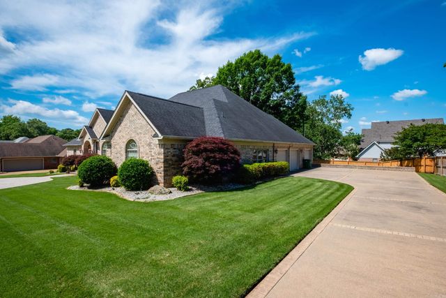 1225 Windsor Court, Benton, AR 72019