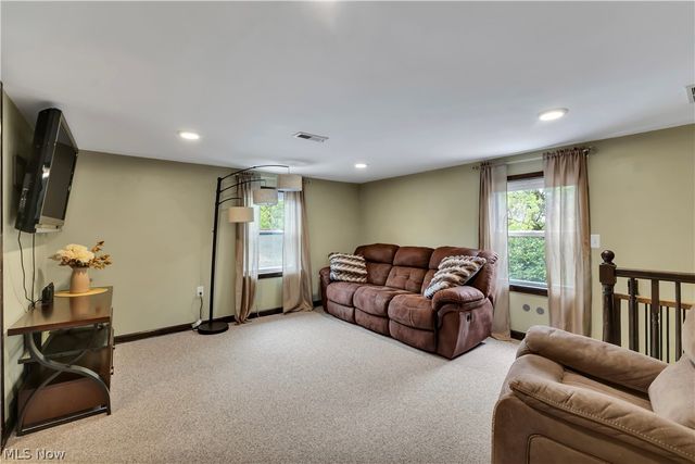 8704 Columbia Road, Olmsted Falls, OH 44138