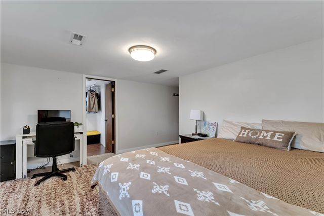 8704 Columbia Road, Olmsted Falls, OH 44138