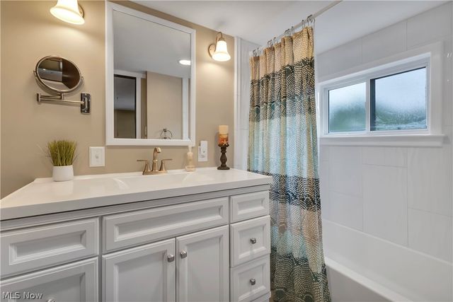 8704 Columbia Road, Olmsted Falls, OH 44138