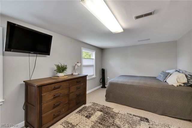8704 Columbia Road, Olmsted Falls, OH 44138