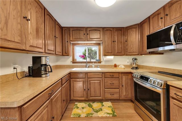 8704 Columbia Road, Olmsted Falls, OH 44138