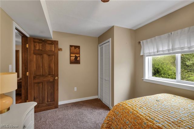8704 Columbia Road, Olmsted Falls, OH 44138