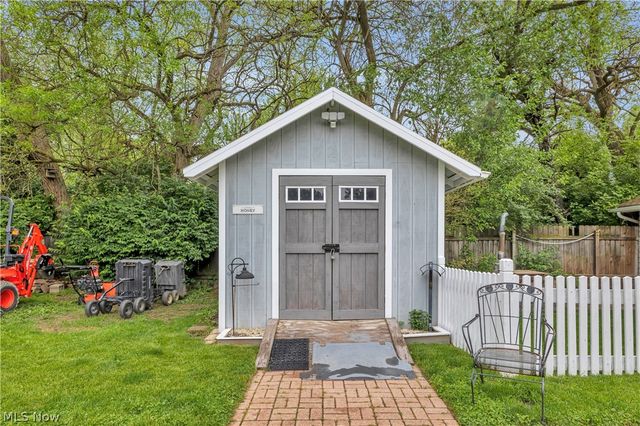 8704 Columbia Road, Olmsted Falls, OH 44138