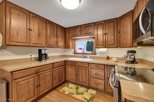 8704 Columbia Road, Olmsted Falls, OH 44138