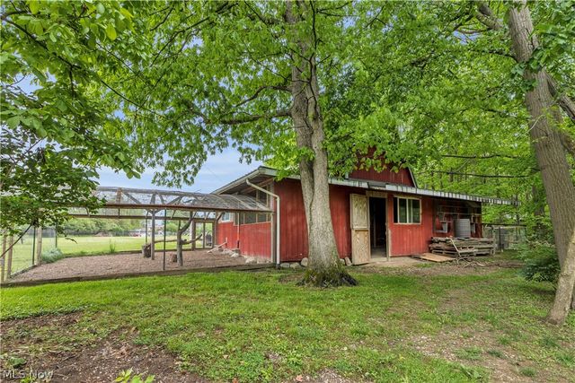 8704 Columbia Road, Olmsted Falls, OH 44138