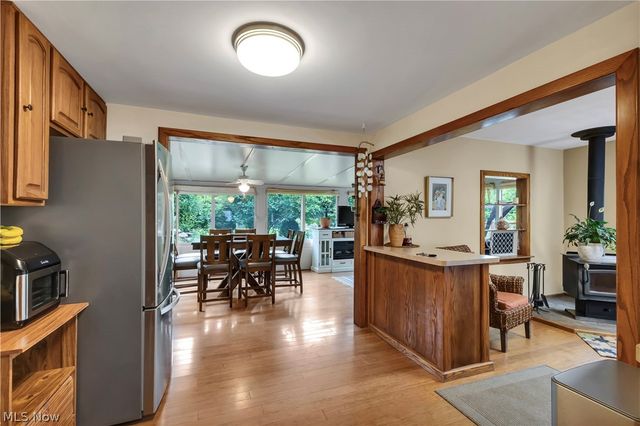 8704 Columbia Road, Olmsted Falls, OH 44138