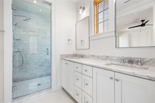 1016 NW A Street, Bentonville, AR 72712