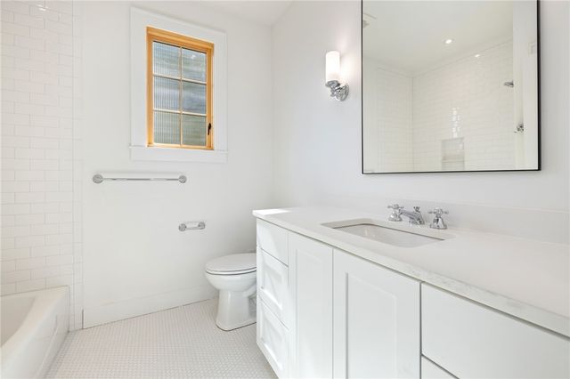 1016 NW A Street, Bentonville, AR 72712