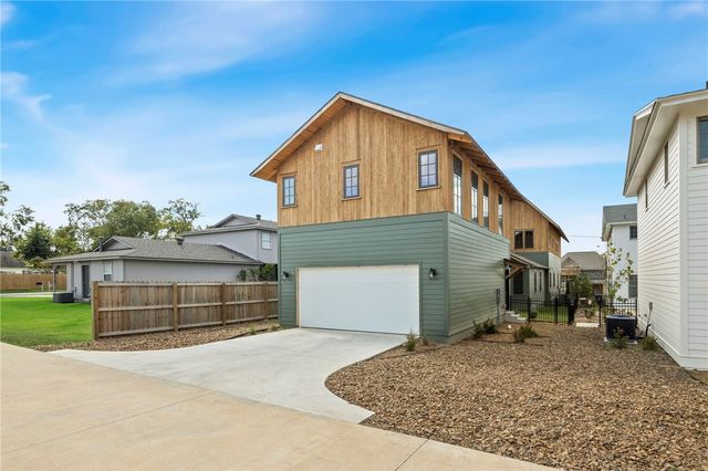 1016 NW A Street, Bentonville, AR 72712