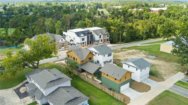 1016 NW A Street, Bentonville, AR 72712