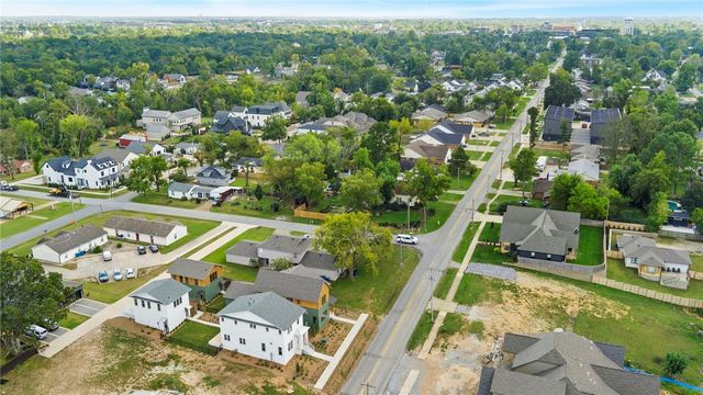 1016 NW A Street, Bentonville, AR 72712