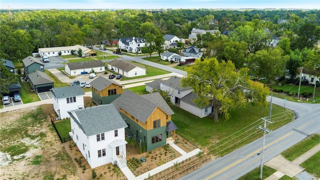1016 NW A Street, Bentonville, AR 72712