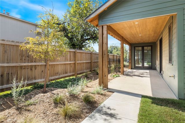 1016 NW A Street, Bentonville, AR 72712