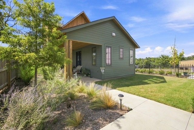 1016 NW A Street, Bentonville, AR 72712