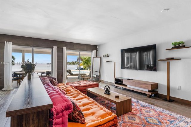8220 Hawthorne Avenue, Miami Beach, FL 33141